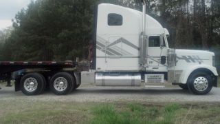 2004 Freightliner Classic photo
