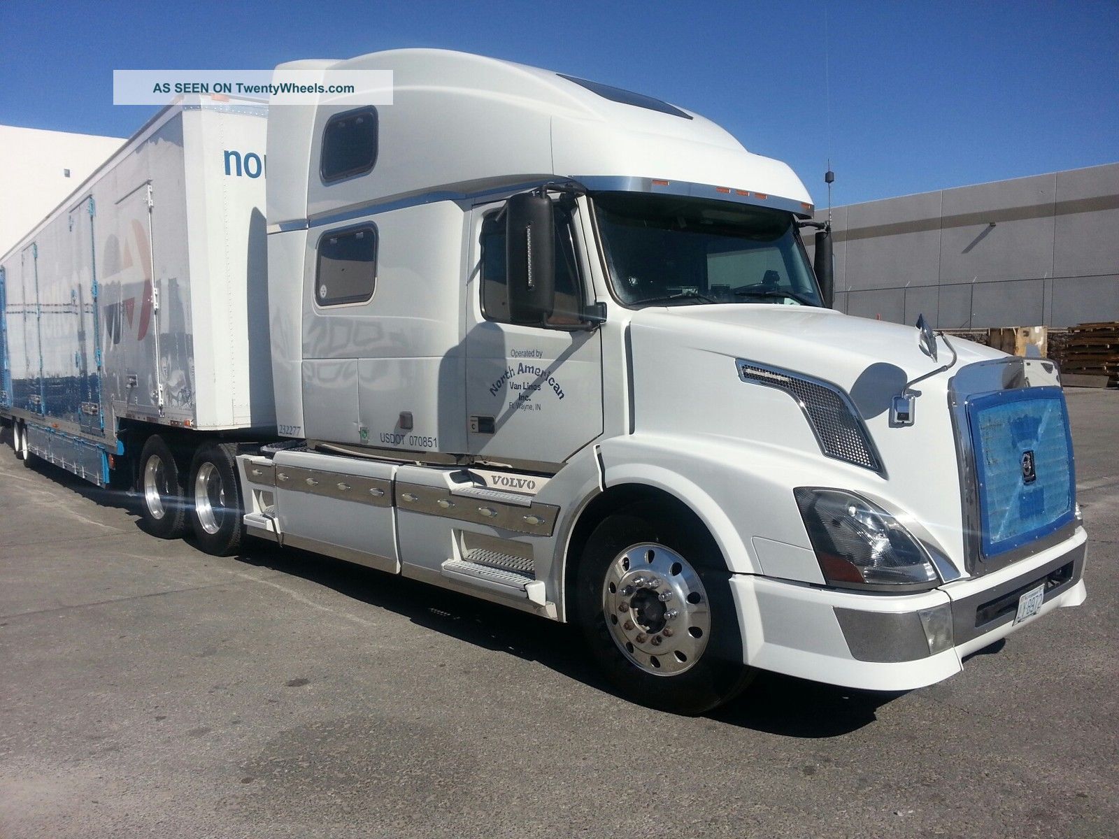 2005 Volvo Semi Truck 780