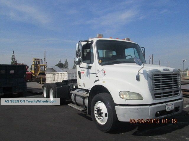 2005 Freightliner Tt - Ct Daycab Semi Trucks photo