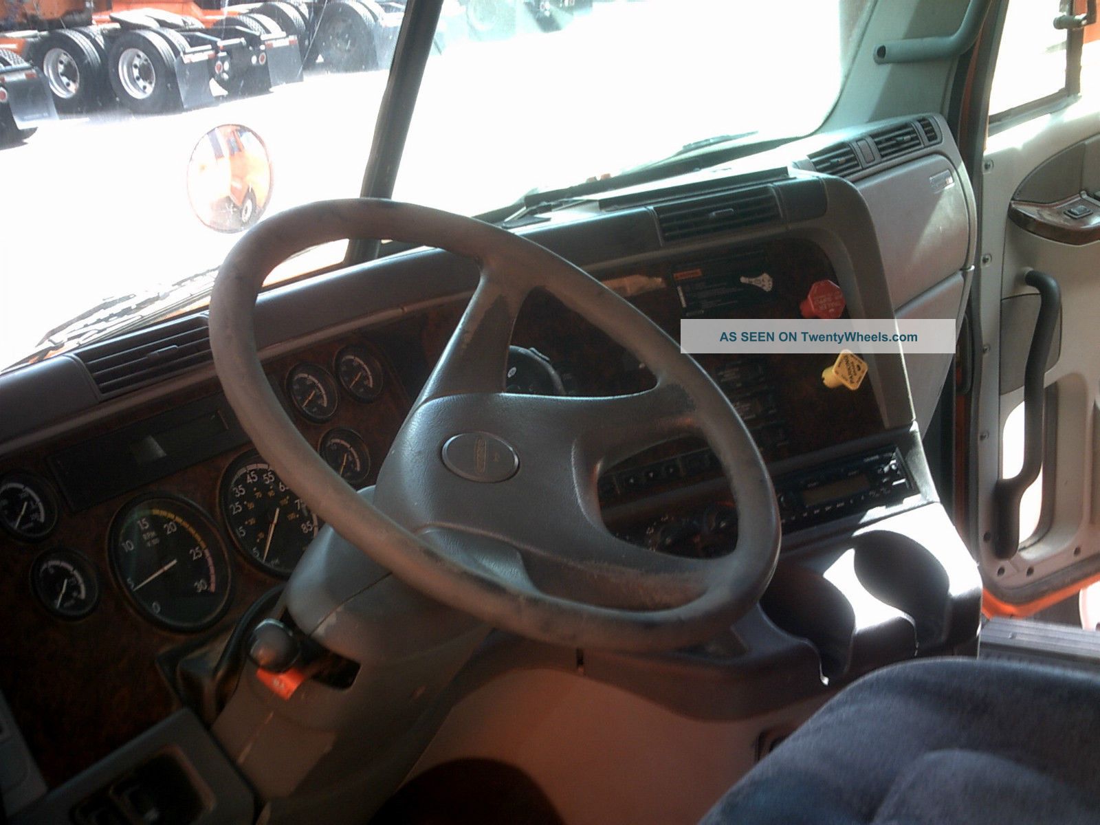 2006 Freightliner Century Sleeper Semi Trucks photo