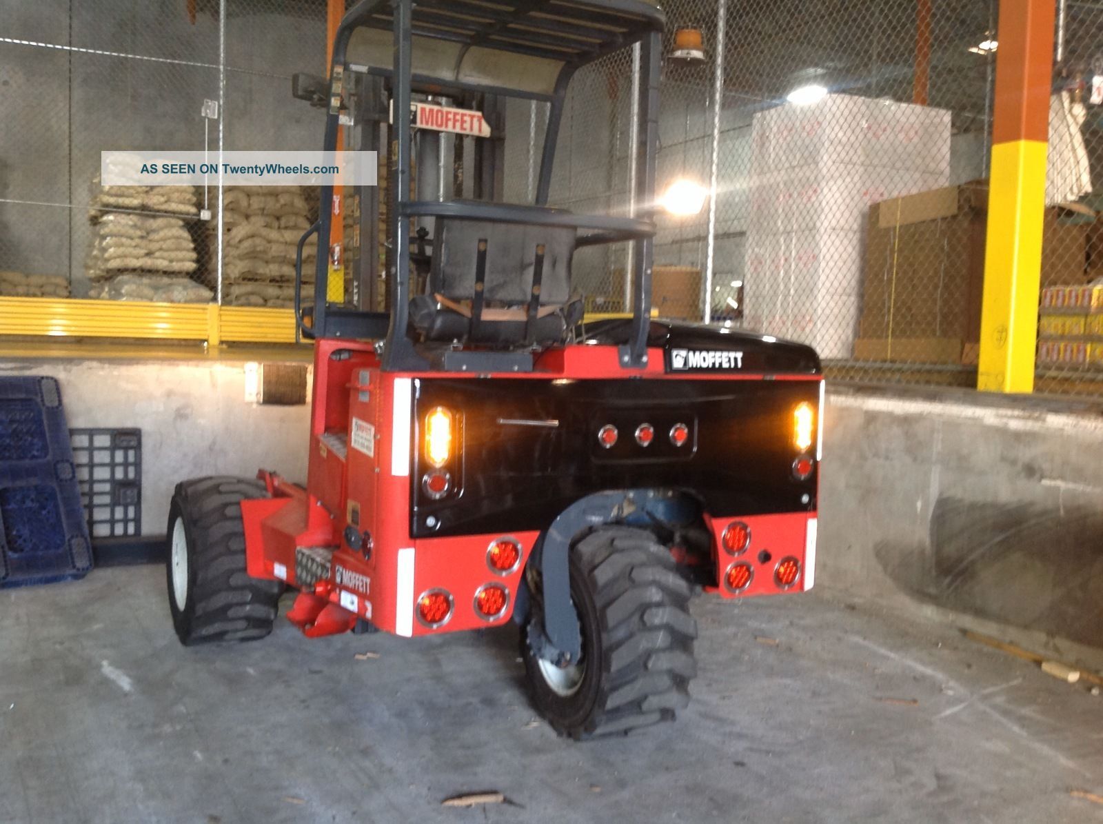 Piggy Back Moffett Forklift Forklifts photo