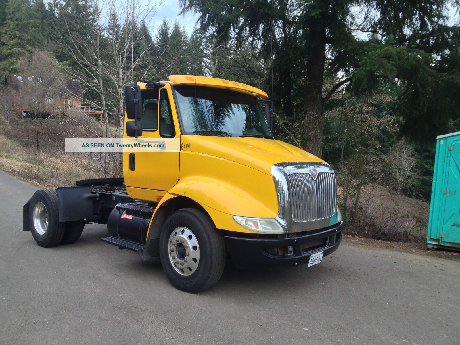 2004 International 8600 Daycab Semi Trucks photo