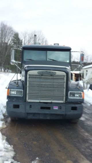 1993 Freightliner Fld120 photo