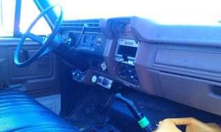 1989 Ford F700 photo