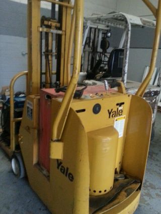 Yale 3000 Lb Stand Up Electric Forklift With Single Phase Charge photo