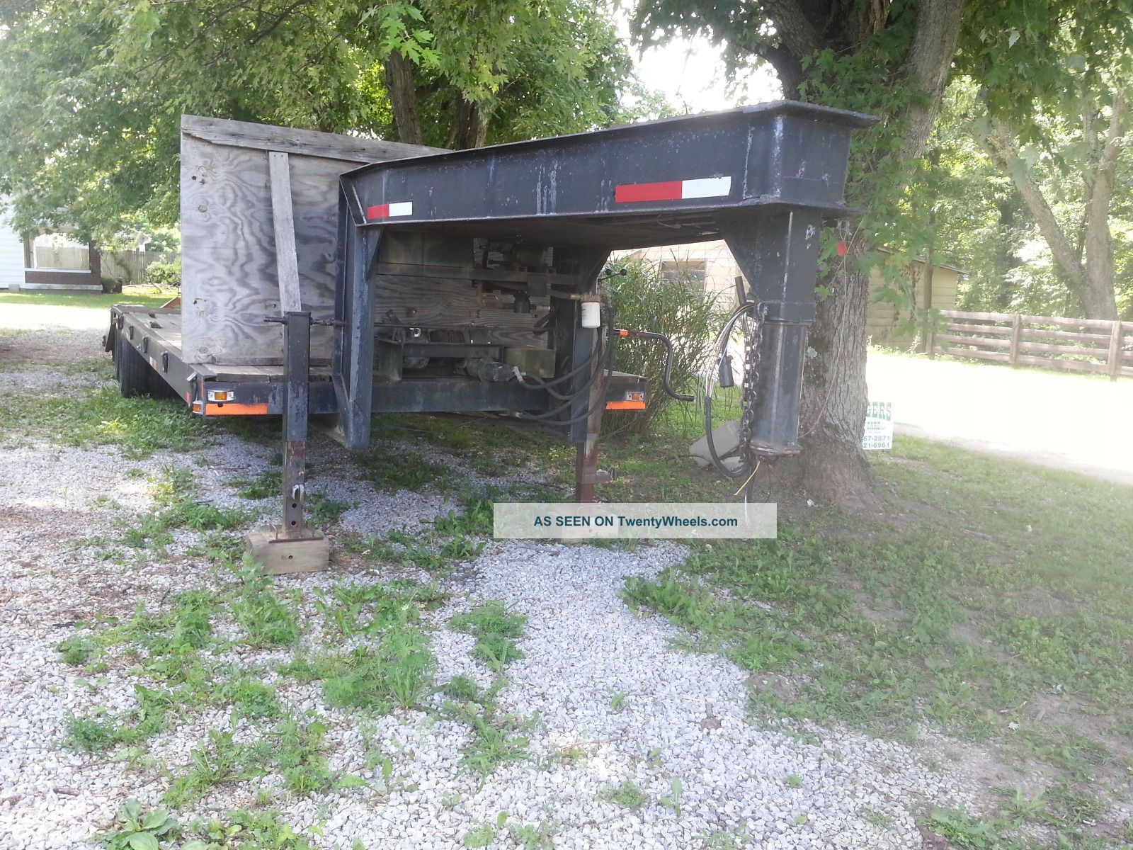 32 ' Gooseneck Trailer W/ Hydraulic Dovetail & 12,  000 Lb.  Wench Trailers photo