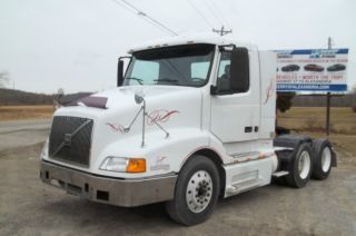 2002 Volvo Vnl64t Financing Available photo