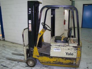 Yale Electric 3000 Lb Forklift photo