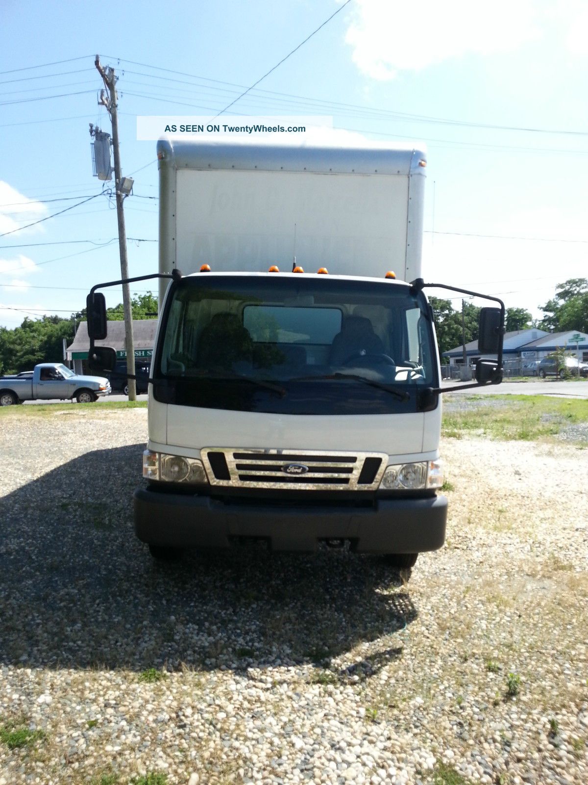 2006 Ford Lcf 4.  5 Lt Diesel Box Trucks / Cube Vans photo