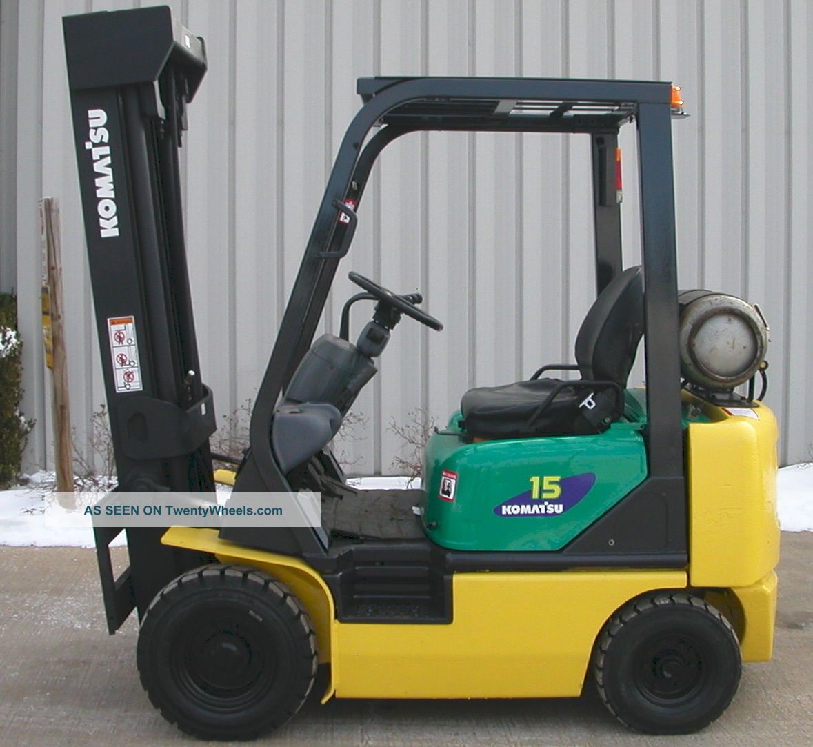 Komatsu Model Fg15ht16 (2002) 3000lbs Capacity Lpg Pneumatic Tire Forklift Forklifts photo
