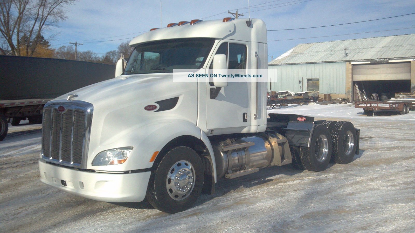 2012 Peterbilt 587 Daycab Semi Trucks photo
