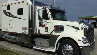 2007 Freightliner Coronado photo