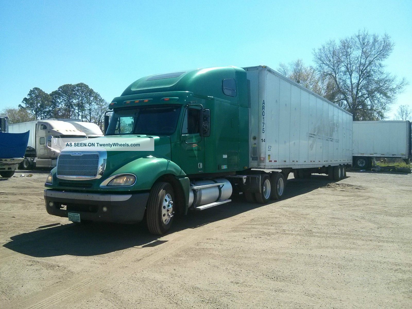 2005 Freightliner Columbia Sleeper Semi Trucks photo