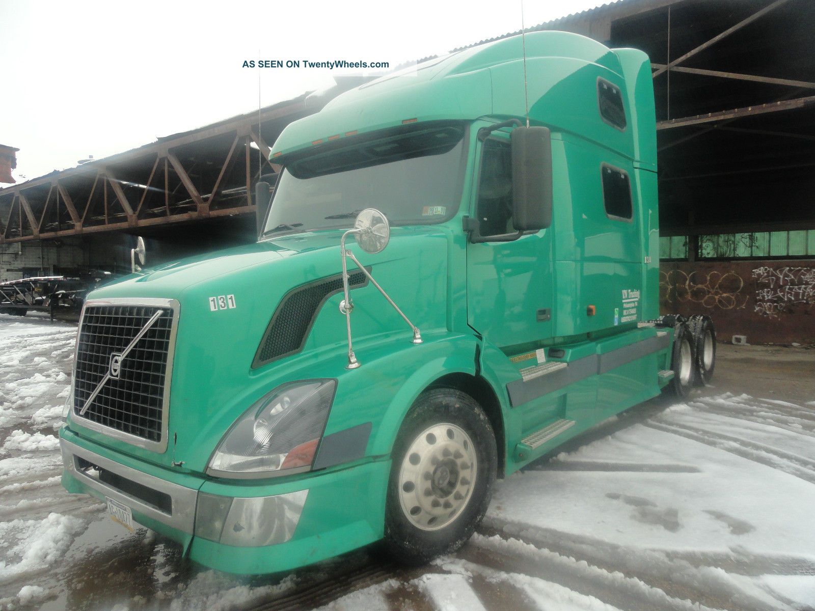 2006 Volvo Sleeper Semi Trucks photo