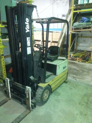 Yale Electric Forklift photo