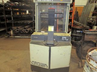 Crown Lift Model 40wtl Load Parts Packaging Picker Lift Capacity 4000 Pounds. photo