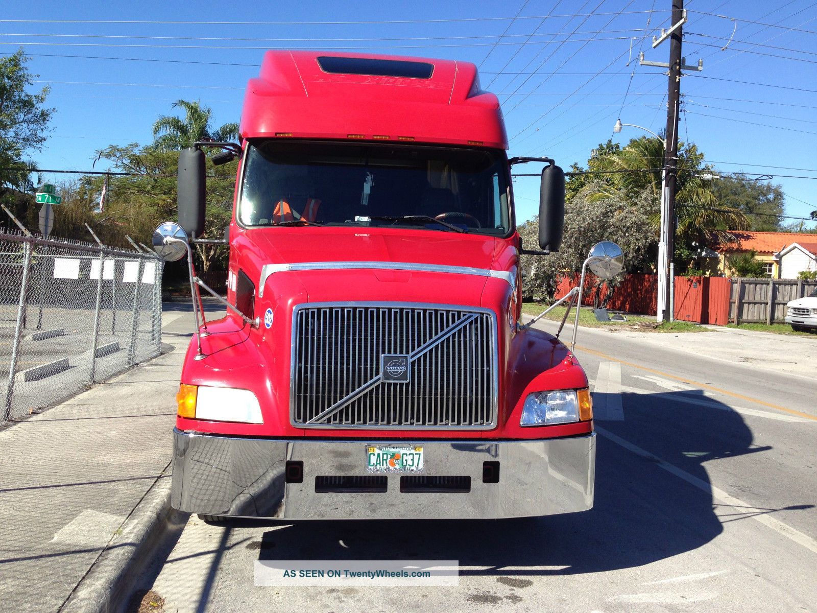 2003 Volvo Vnl Sleeper Semi Trucks photo