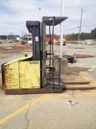 Clark Op15 Battery Powered Electric Forklift. photo