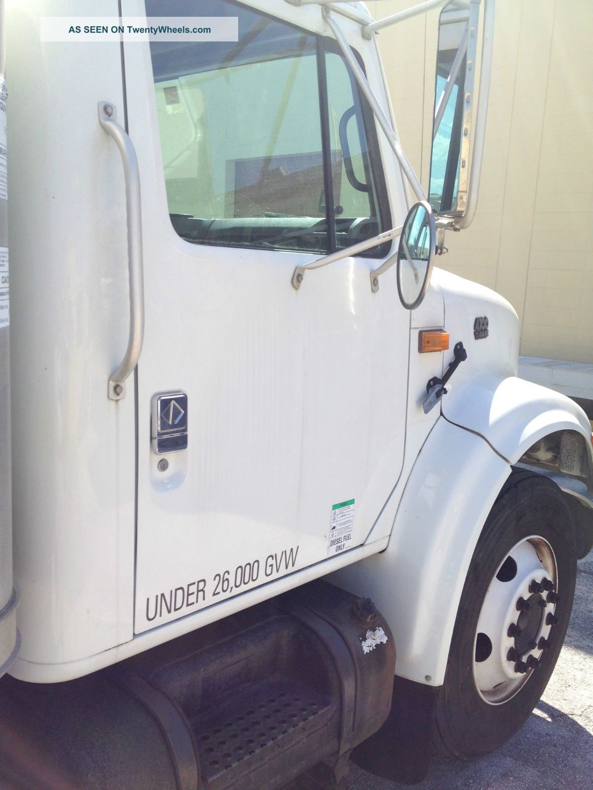 2000 International Box Truck Box Trucks / Cube Vans photo