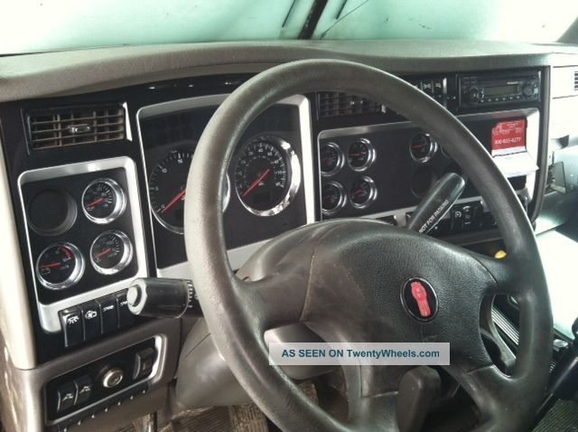 2006 Kenworth T800 Sleeper Semi Trucks photo