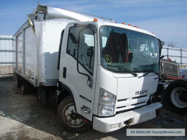 2013 Isuzu Nqr Box Trucks / Cube Vans photo