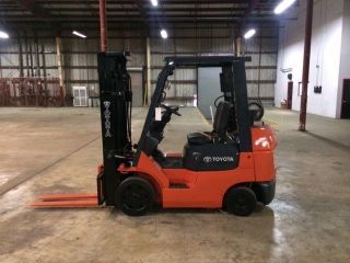 Toyota 7fgcu25 - Forklift,  Year 2005,  Lp,  5000 Lbs - 3 Stages. photo