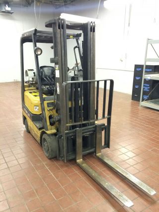 Caterpillar Side Shifter Forklift With 42 Inch Forks photo