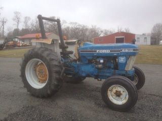 Ford 4610 Diesel Utility Tractor photo