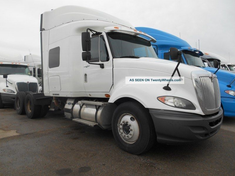 2009 International Prostar Sleeper Semi Trucks photo