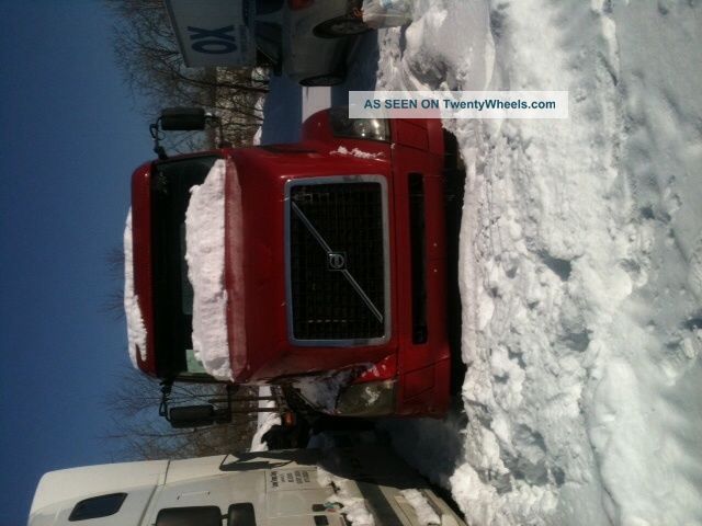 2004 Volvo T64 Daycab Semi Trucks photo