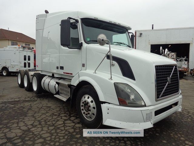 2009 Volvo Vnl Tri Axle Heavy Hauler Truck Sleeper Semi Trucks photo