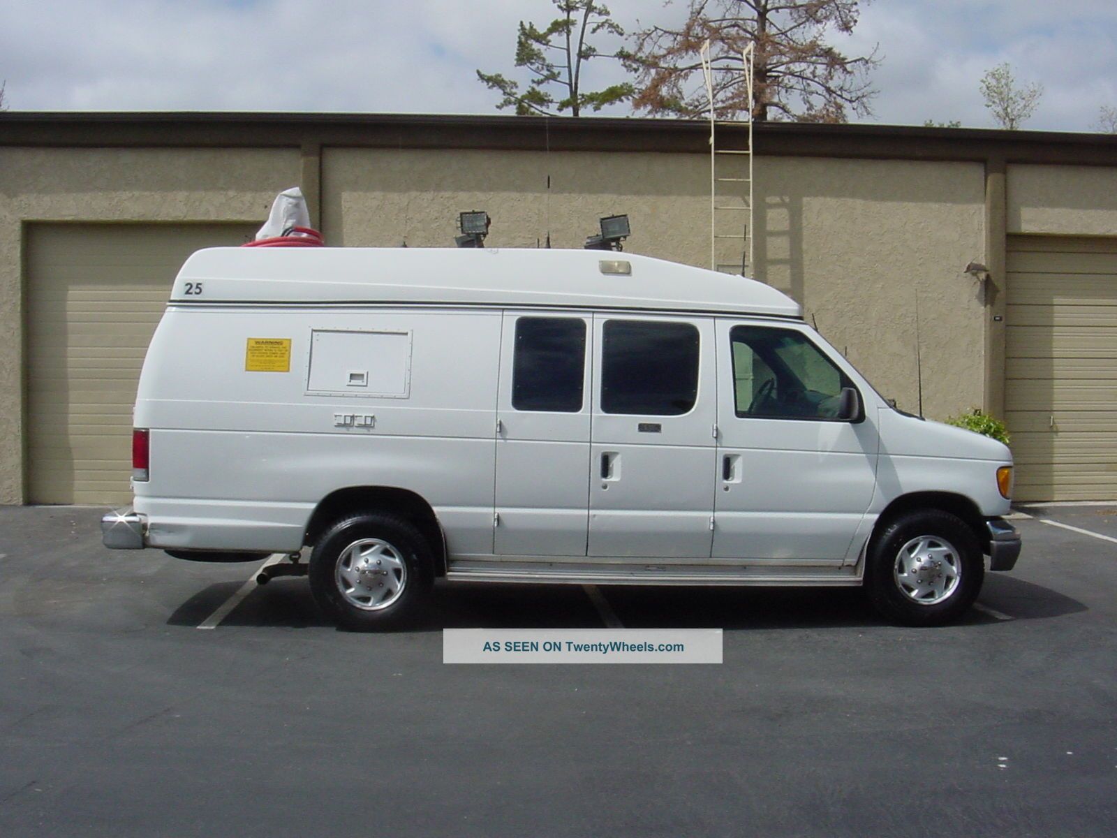 1999 Ford E - 350 Other Vans photo