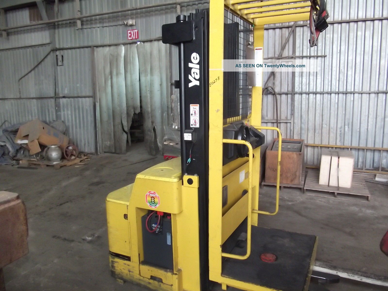 Forklift Yale Standup Picker 3000 Battery Only 2 Years Old