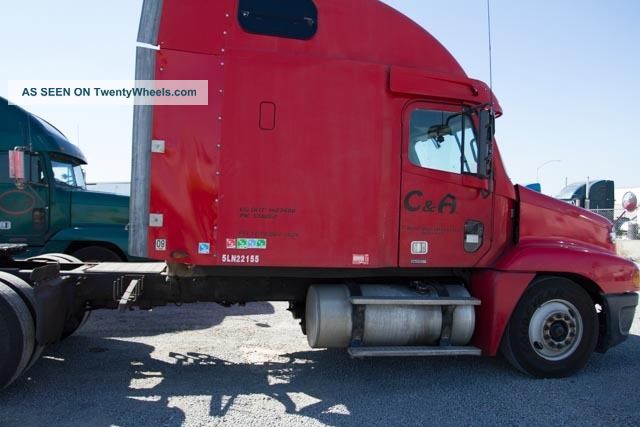 2005 Freightliner Century Sleeper Semi Trucks photo