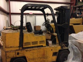10,  000 Lb Caterpillar Propane Forklift With Side Shift photo