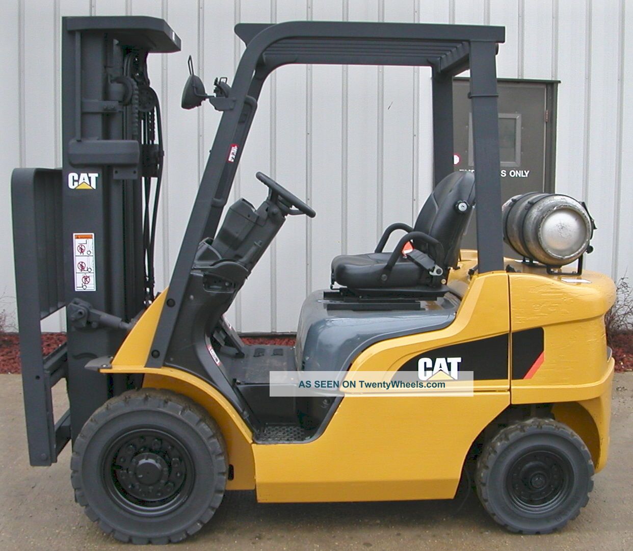 Caterpillar Model P5000 (2008) 5000lbs Capacity Lpg Pneumatic Tire Forklift Forklifts photo