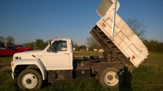 1991 Ford F700 photo