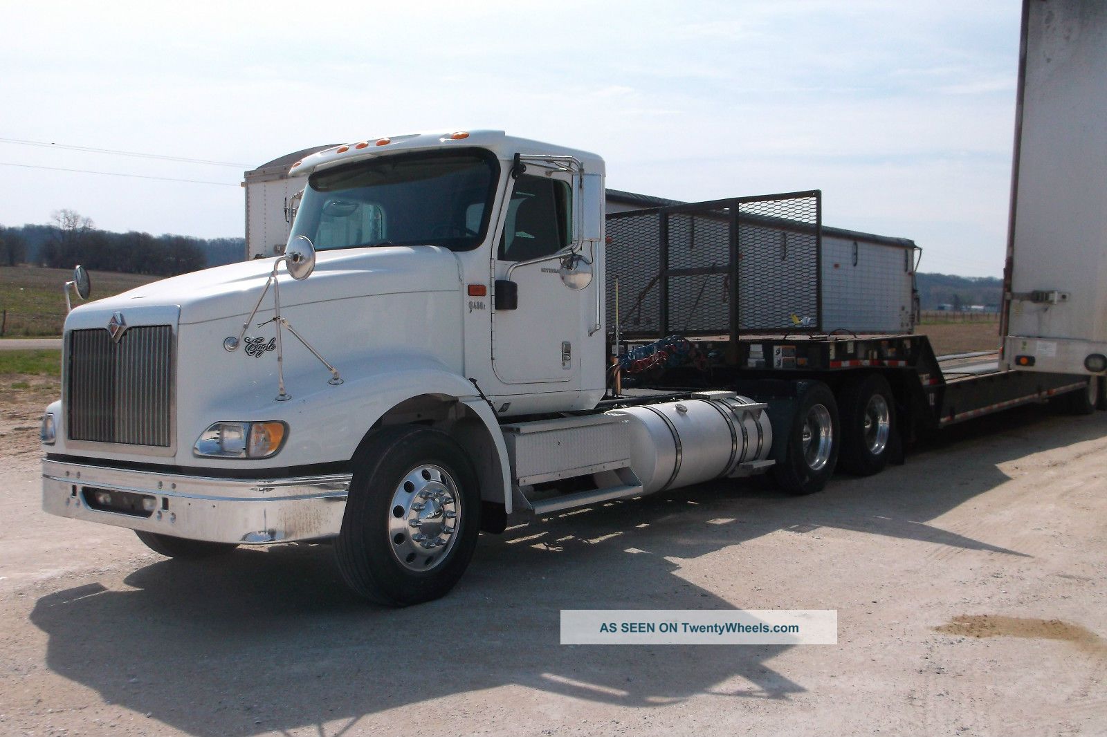 2006 International 9400 Daycab Semi Trucks photo