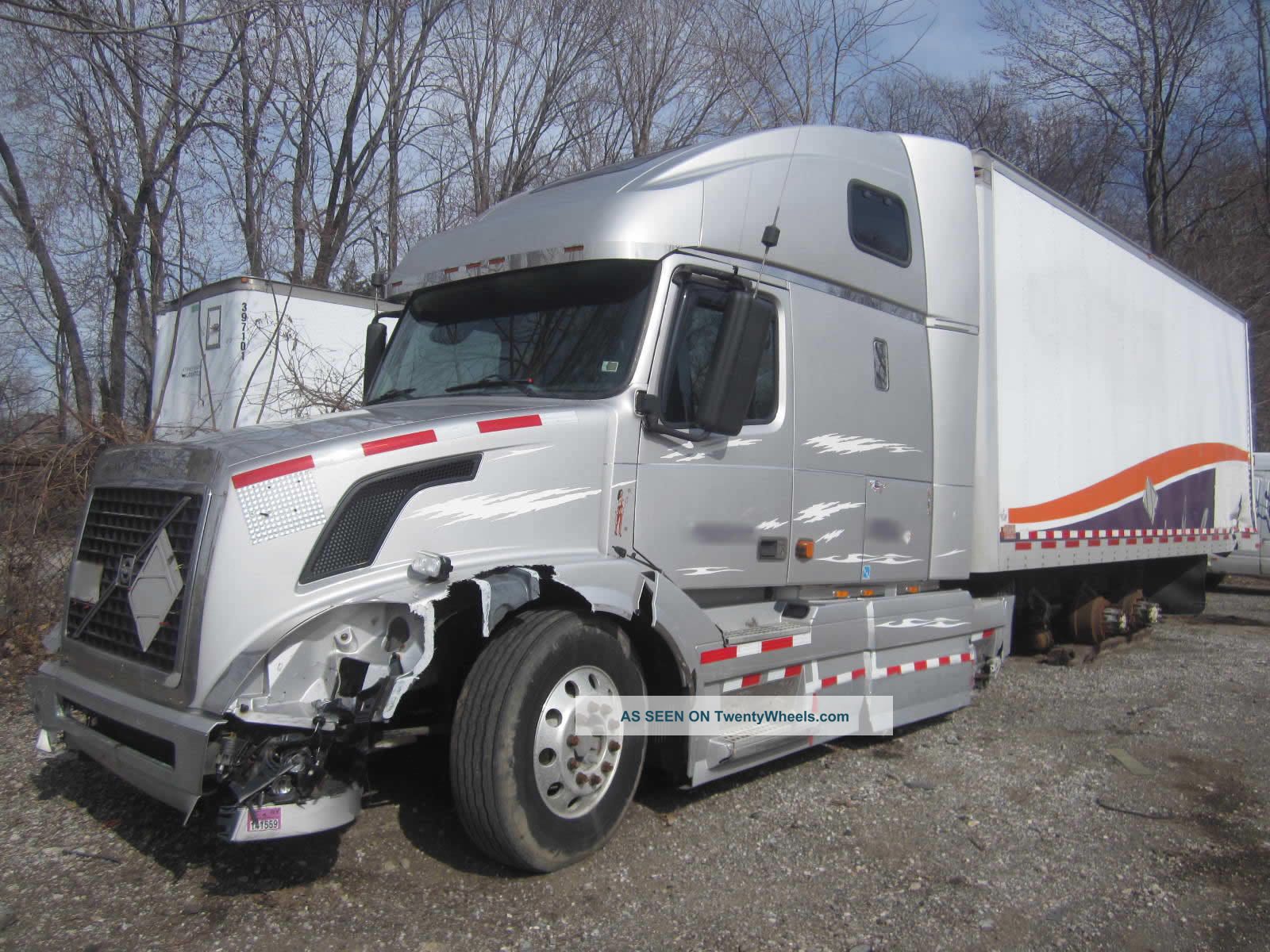 2006 Volvo Sleeper Semi Trucks photo