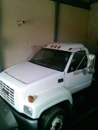 2002 Gmc 6500 photo