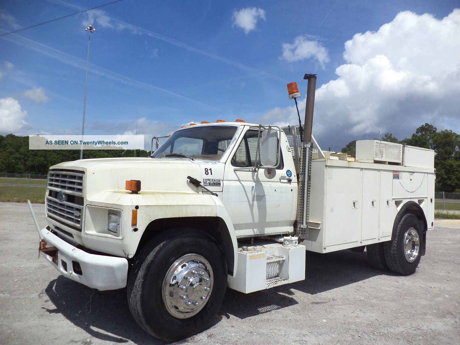 1993 Ford F700 Bucket / Boom Trucks photo