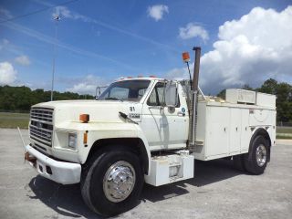 1993 Ford F700 photo