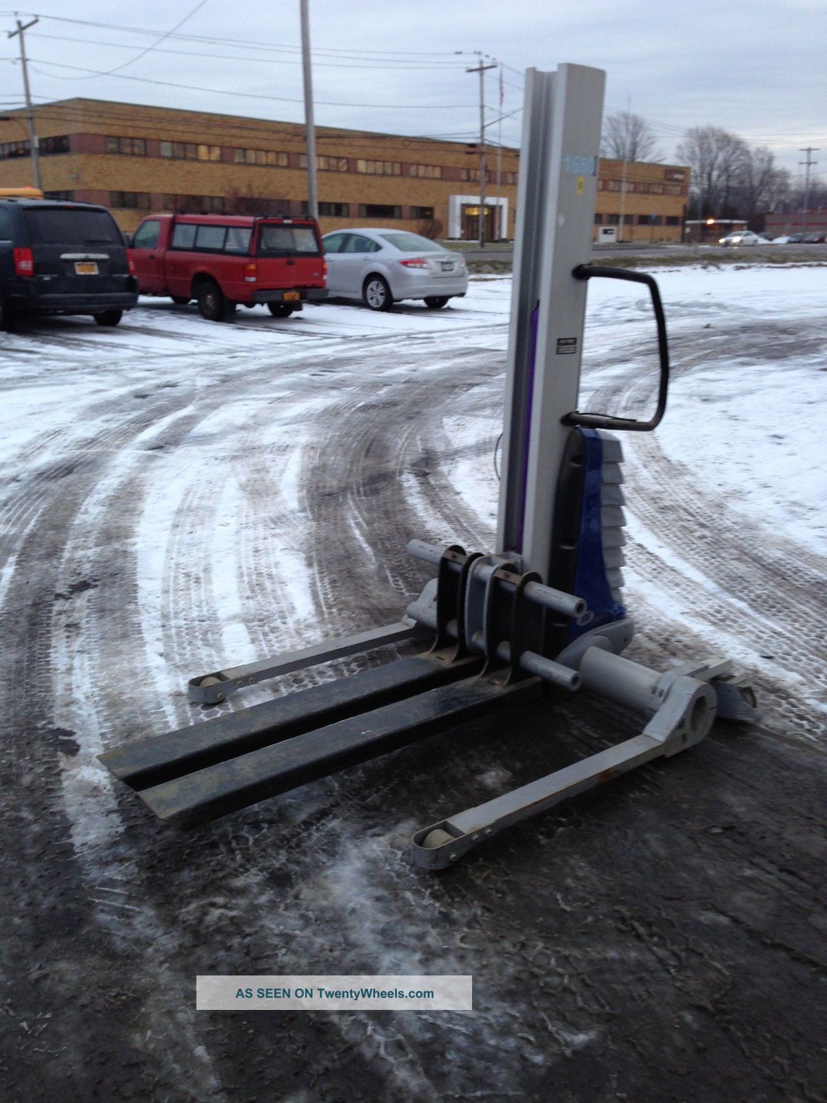 Blue Giant Electric Forklift 1600lb Cap. ,  6 ' Lift,  Push Around Lift Forklifts photo