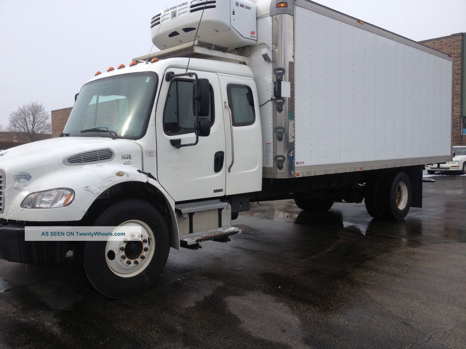 2009 Freightliner Diesel 6 - Speed Box Trucks / Cube Vans photo