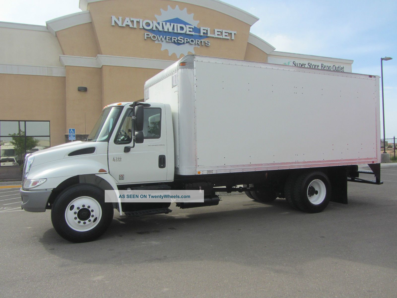 2002 International 4300 Box Trucks / Cube Vans photo