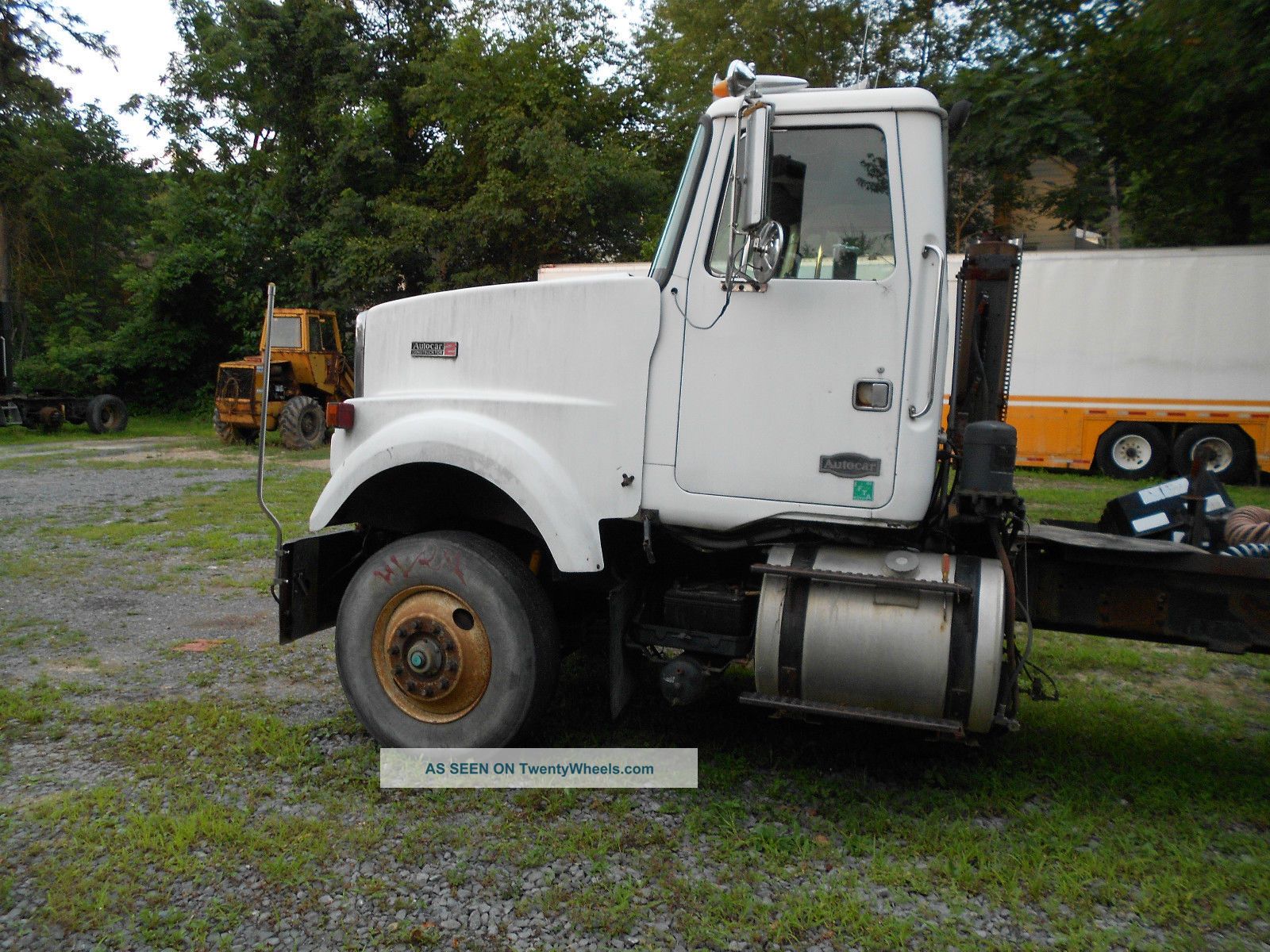 1984 Autocar Daycab Semi Trucks photo