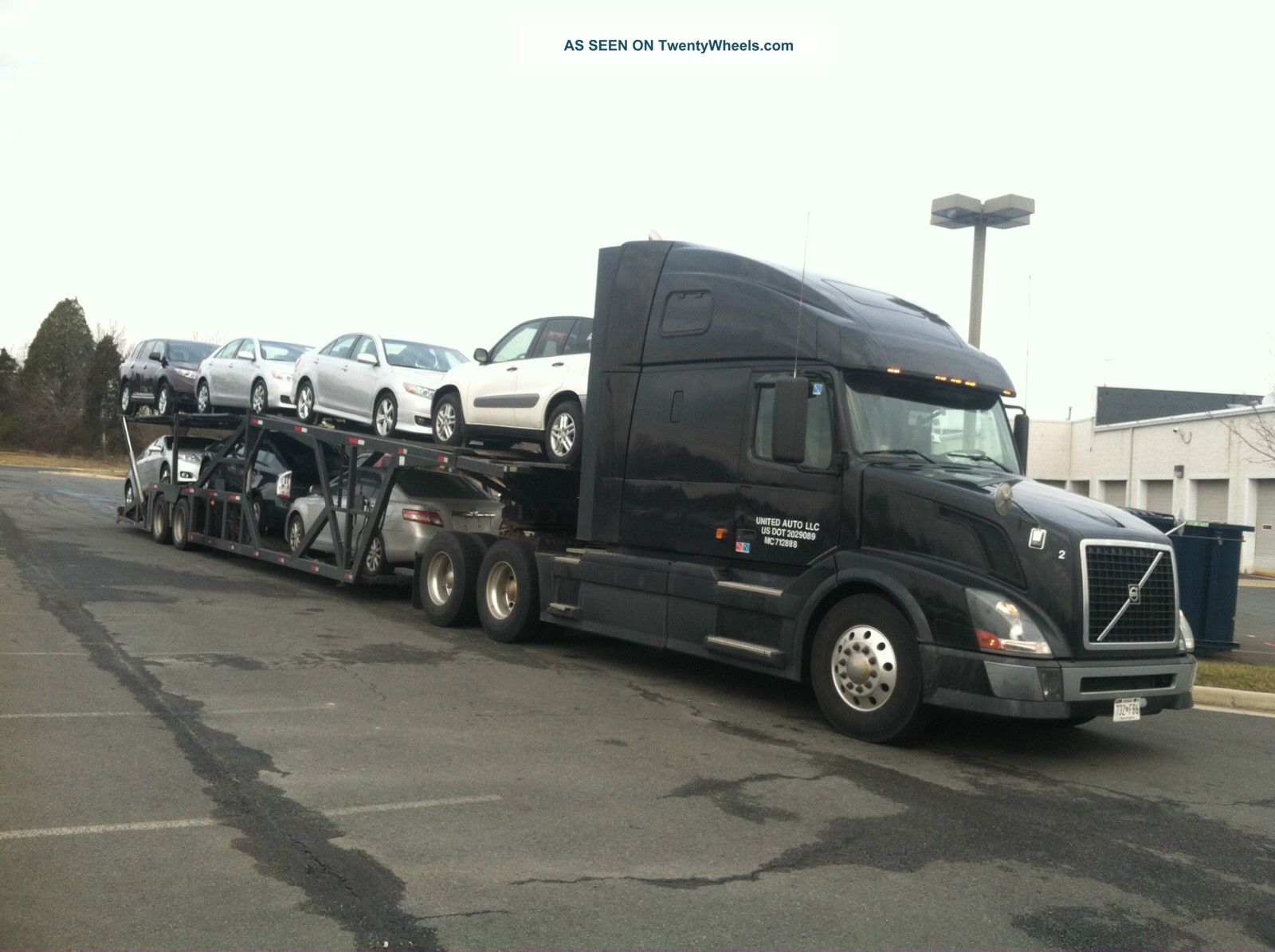 2006 Volvo Vn670 Sleeper Semi Trucks photo