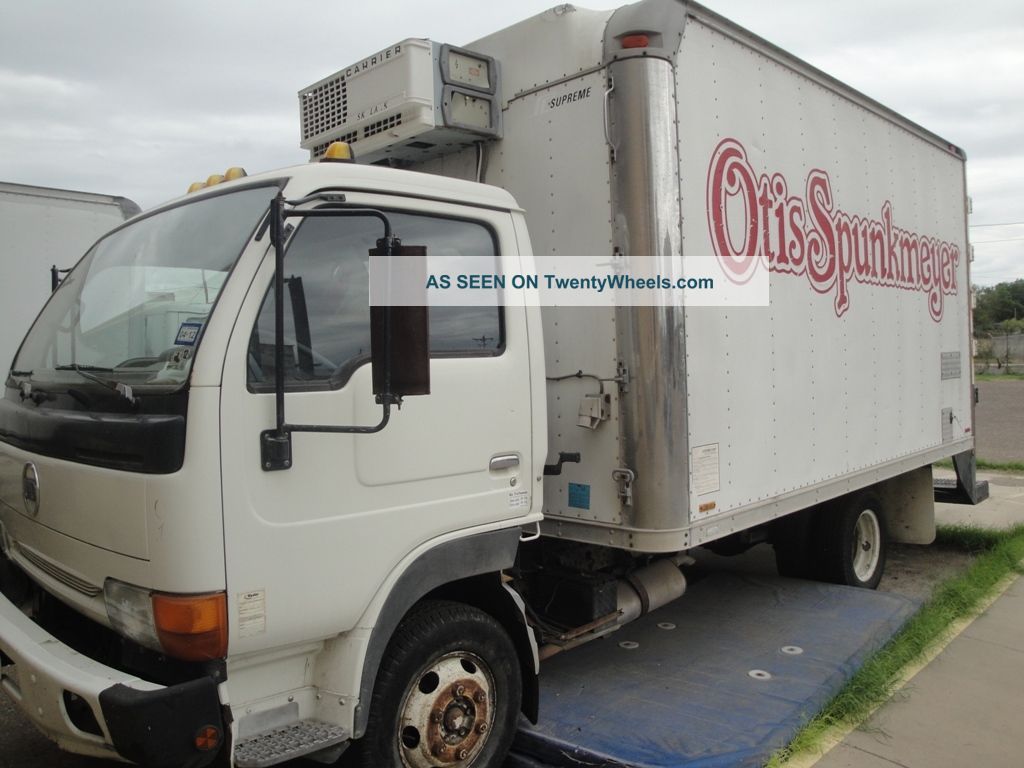 1994 Nissan Ud Reefer Box Truck Box Trucks / Cube Vans photo