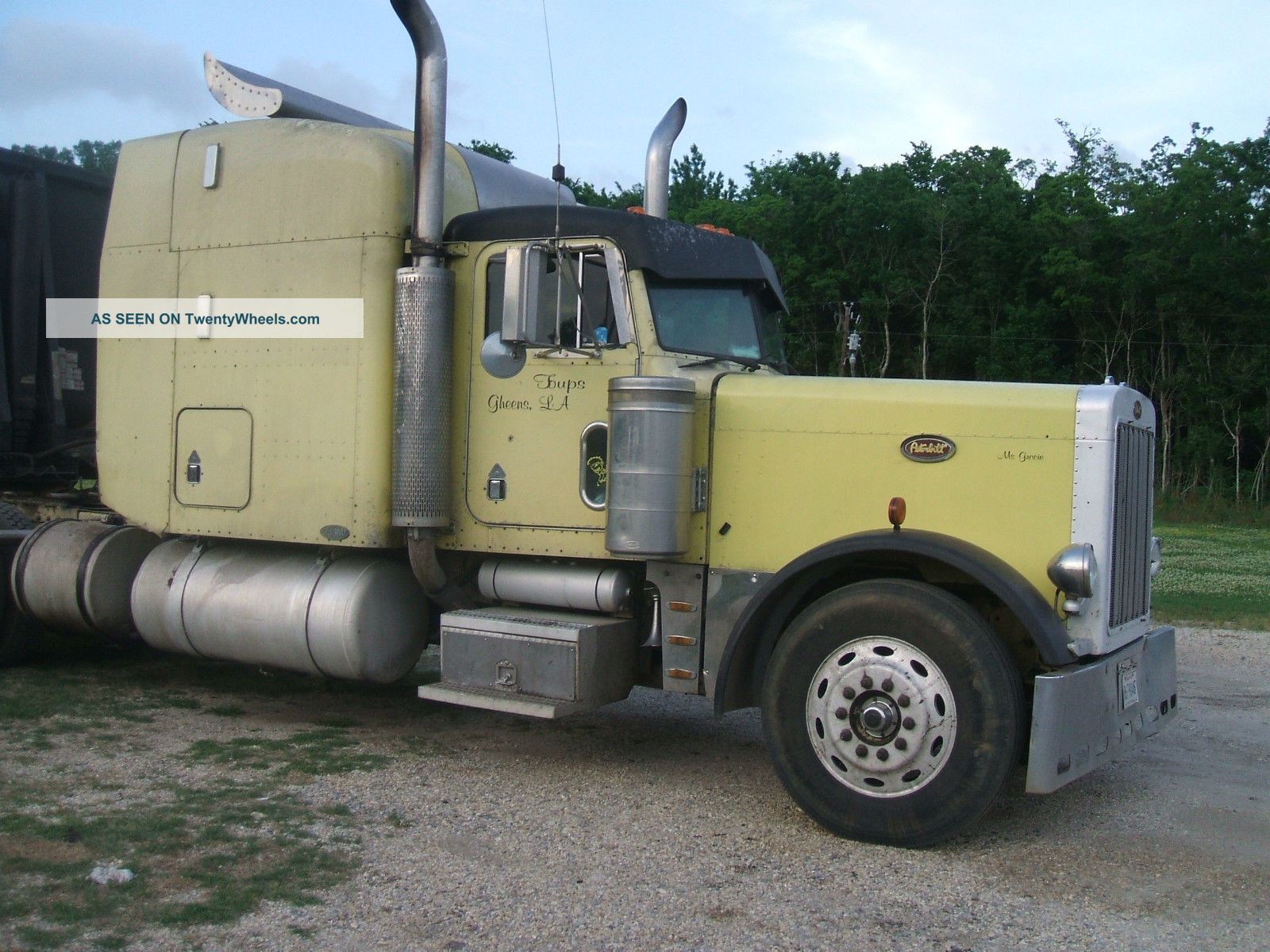 1994 Peterbilt 379 Sleeper Semi Trucks photo