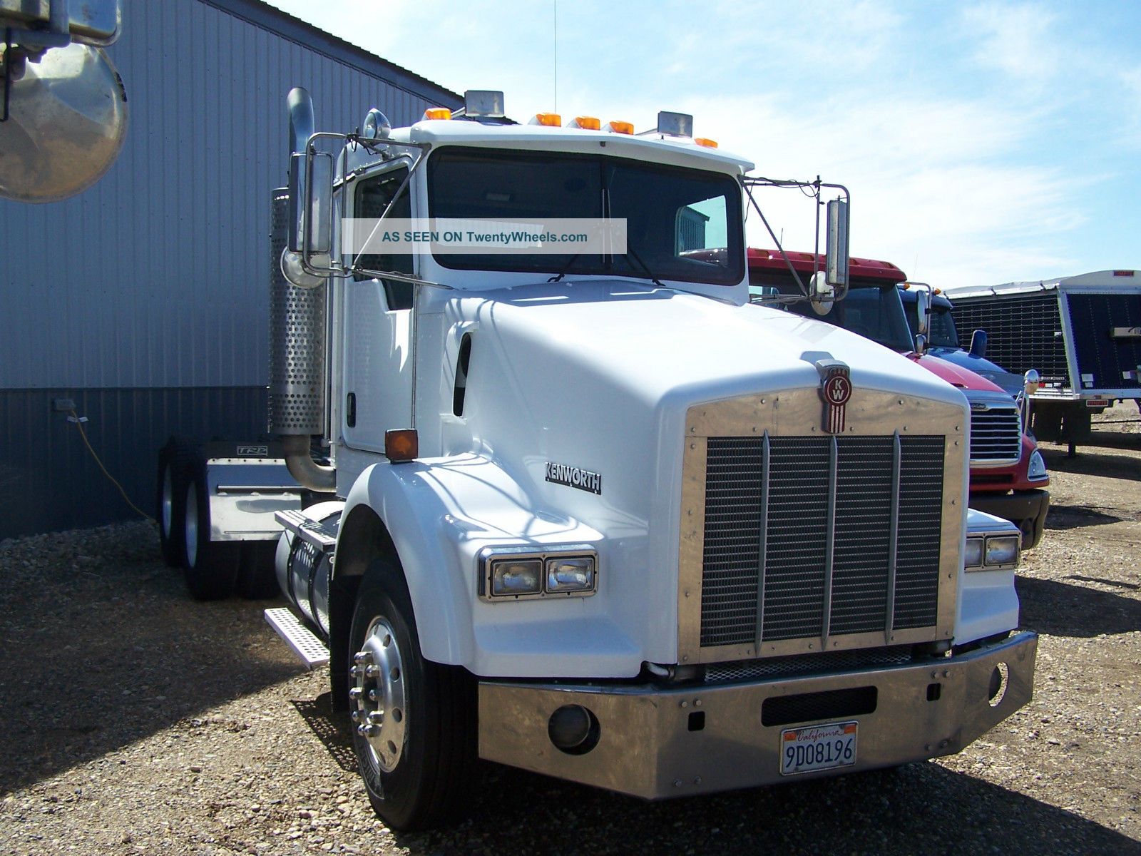 2005 Kenworth T800 Daycab Semi Trucks photo